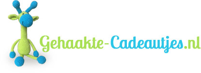 Giraffe naast de woorden Gehaakte cadeautjes