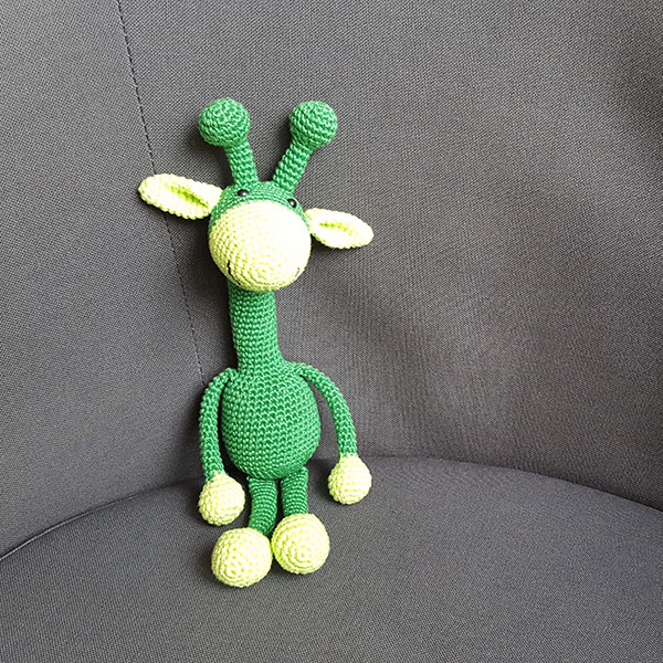 giraffe in groen